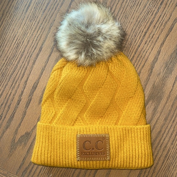 C.C Accessories - CC EXCLUSIVES Mustard Yellow Faux Fur Pom Fleece Lined Stocking Cap NWOT